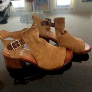 Miz Mooz Leather Wide Width Heeled Sandals Palomina Sand - size 38